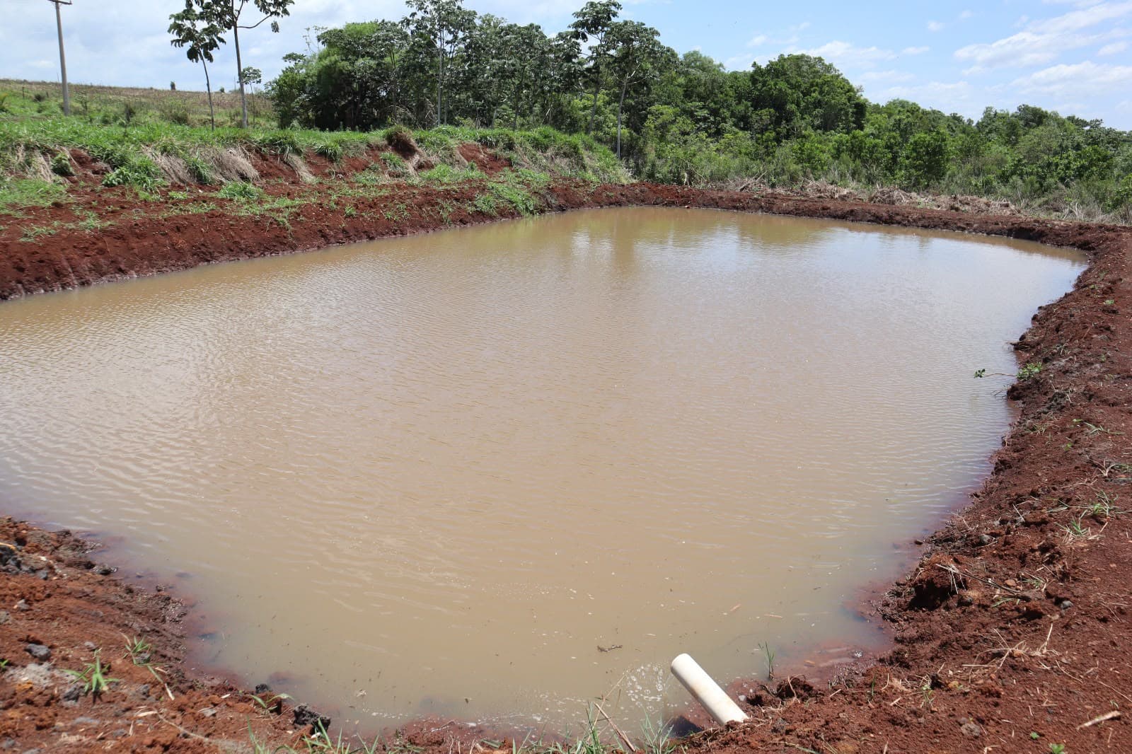 Prefeitura de Caarapó fortalece a agricultura familiar com a perfuração de mais de dez tanques para piscicultura